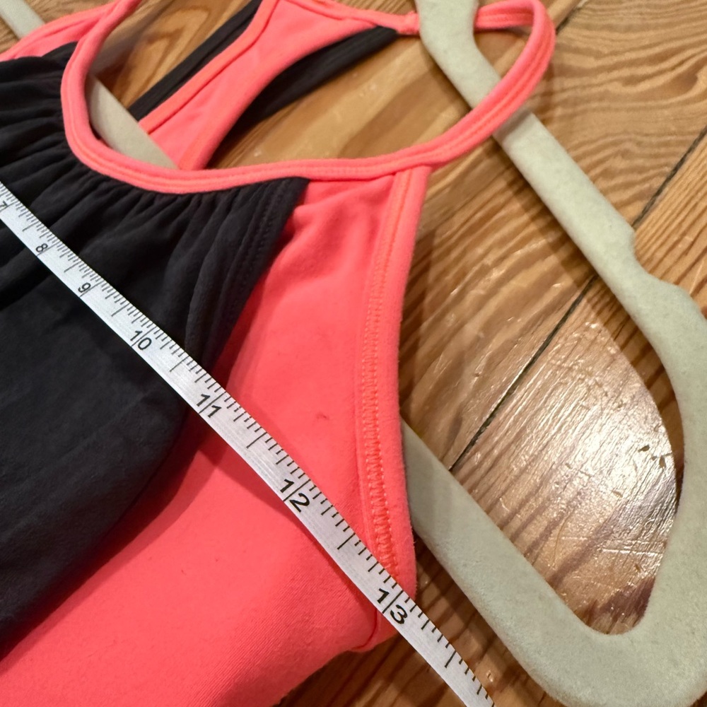 Lululemon Tuck Me In Tank, size 4 like new - Picture 5 of 6
